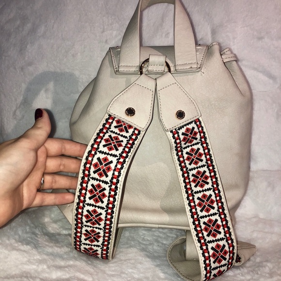 ☀️ Adorable MINI STEVE MADDEN fringe backpack ☀️ - Picture 2 of 4